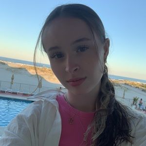 Meet your Posher, Caroline